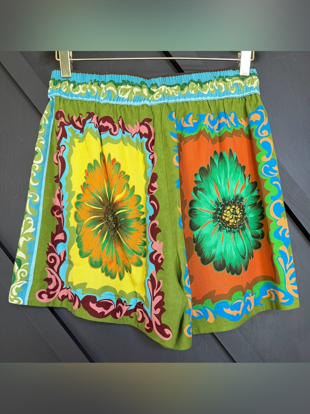 ALEMAIS Disco Daisy Printed Tencel Shorts, Size 6 - Picture 9 of 13